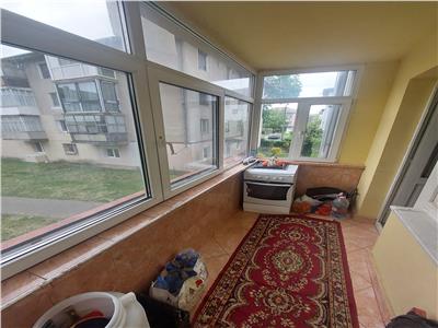 Apartament de vanzare cu 2 camere,etaj 1 in centrul localitatii Onesti