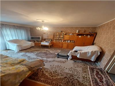 Apartament de vanzare cu 3 camere 80 mp  et.2 in Onesti