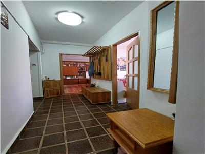 APARTAMENT 3 CAMERE ONESTI