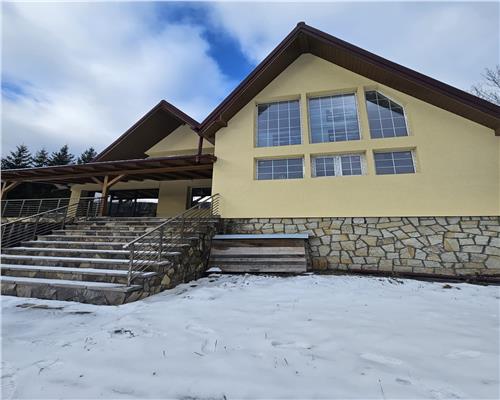 CASA DE VACANTA  CU TEREN DE VANZARE HARJA